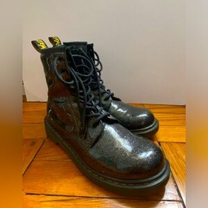 Hardly worn Doc Martens boots US 6 M Blk Glitter patent leather